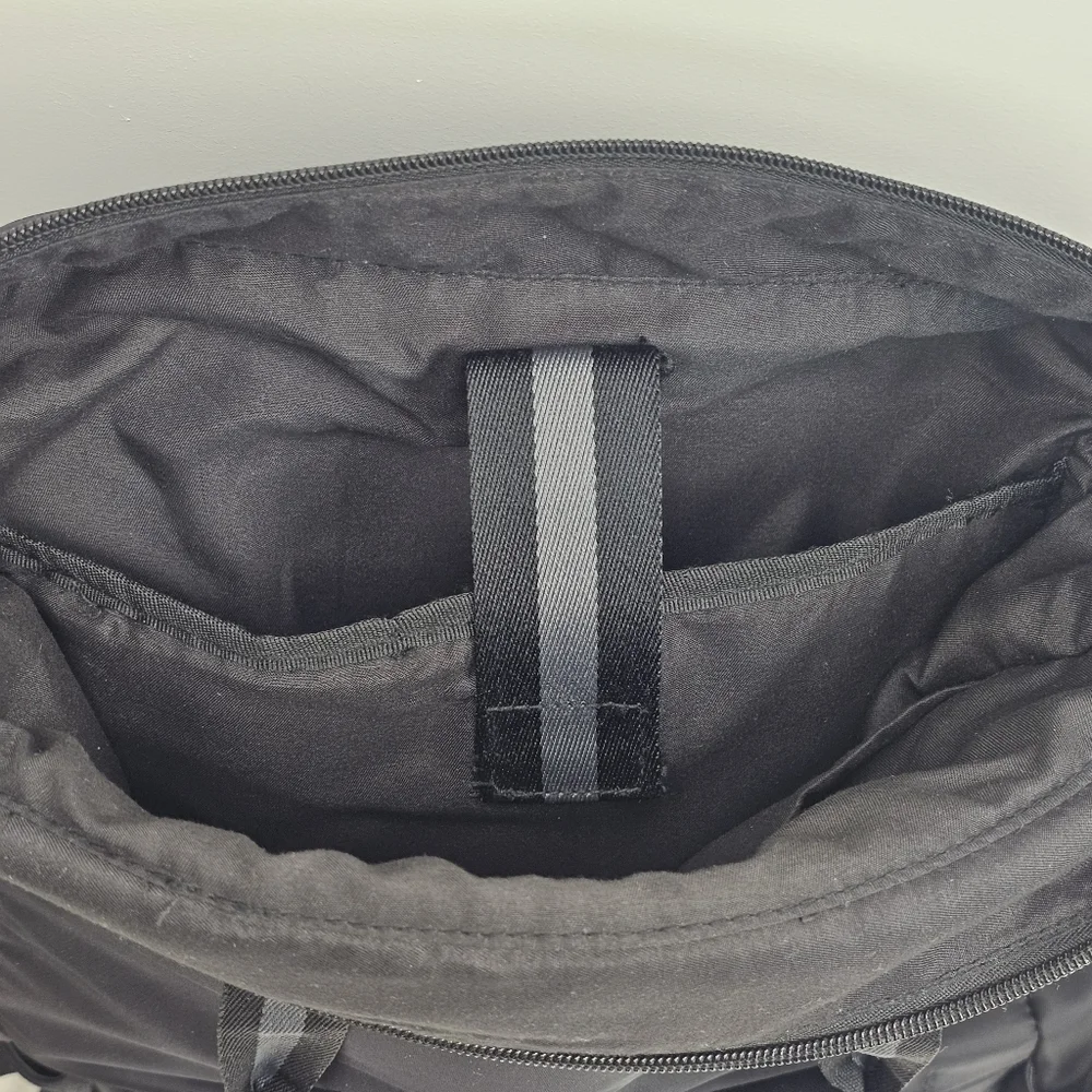 Cynthia Rowley Black Convertible Backpack Laptop Travel Bag, Trolley Sleeve, EUC